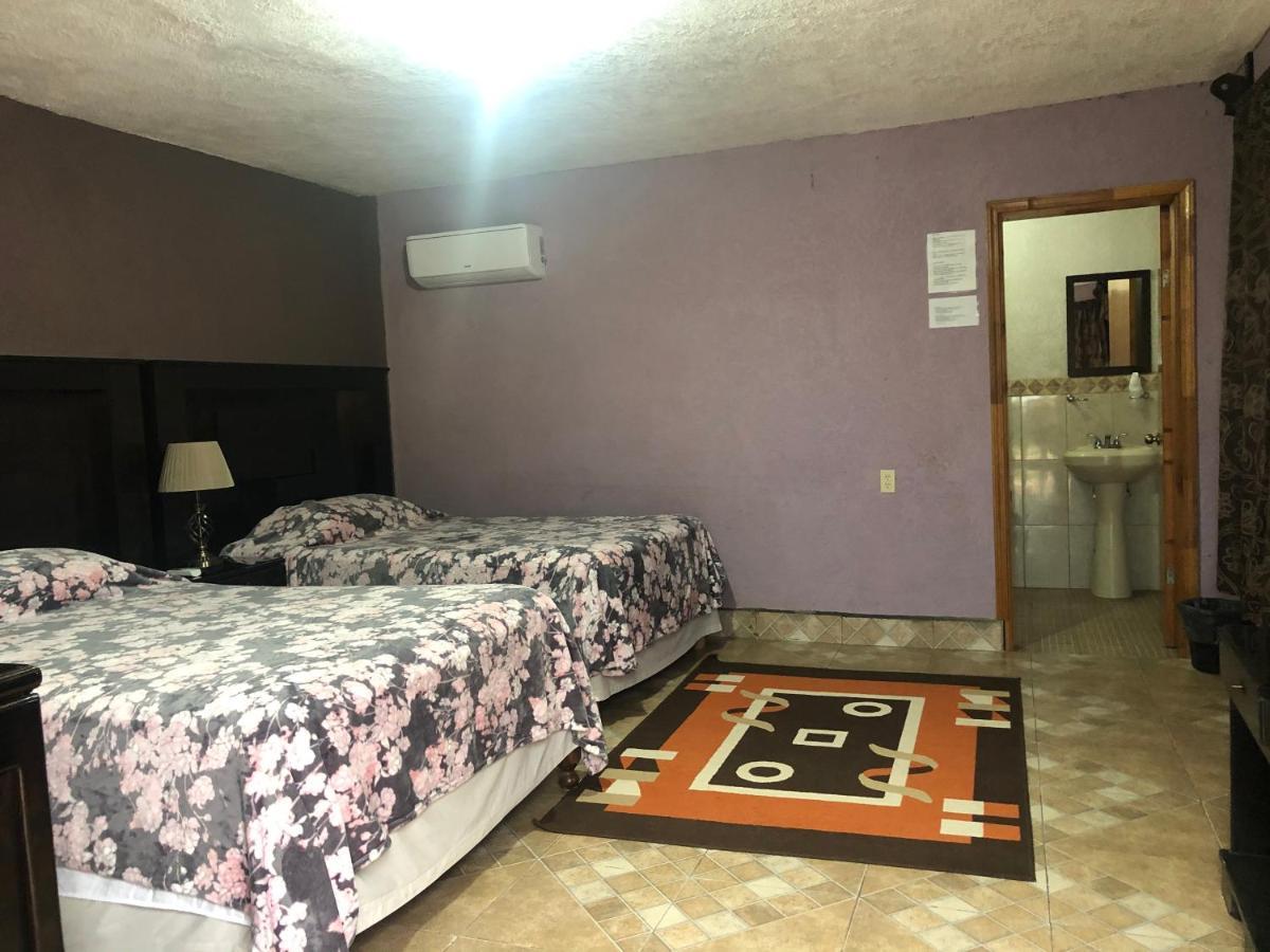 Hotel Isabela, Mag Bay Puerto San Carlos 외부 사진
